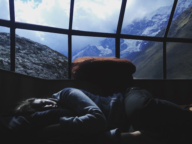 Why you wake up at 3 AM with racing thoughts